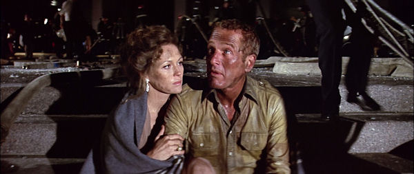 El rascacielos de The Towering Inferno, fotografiado por Fred Koenekamp y Joseph Biroc