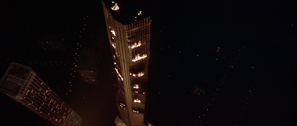 Claroscuro y fuego en The Towering Inferno de Koenekamp y Biroc