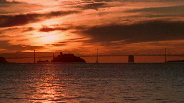 Contraste y penumbra durante la fuga en Escape from Alcatraz