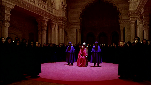Movimiento de Steadicam durante la secuencia de la orgía de Eyes Wide Shut