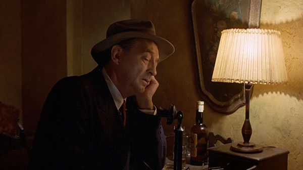 Farewell, My Lovely (1975), Robert Mitchum como Philip Marlowe