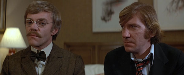 Time After Time (1979), Londres recreado con luz dura y humo