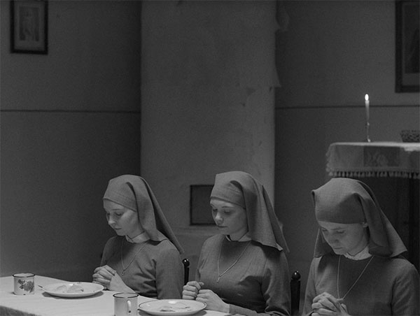 Ida (2013), Agata Trzebuchowska encuadrada en el tercio inferior