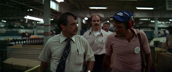 Norma Rae (1979), cámara al hombro y composición anamórfica dentro de la fábrica