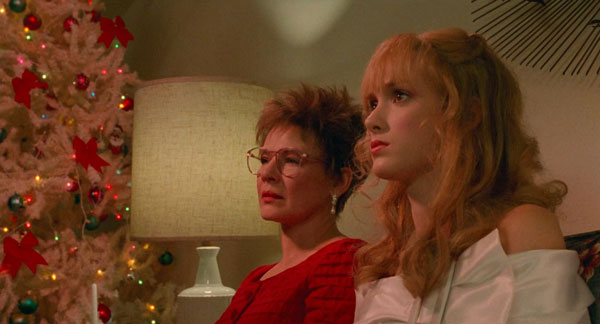 Color y luz high-key en los suburbios de Edward Scissorhands