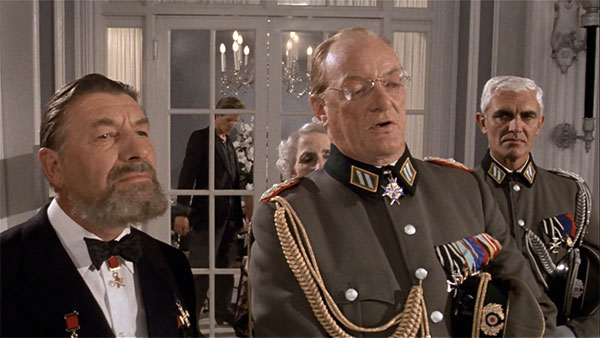 Fotografía de Christopher Challis en Top Secret! (1984)