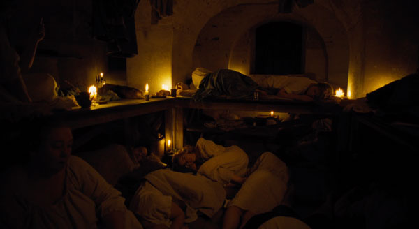 Luz natural lateral y contraste en The Favourite