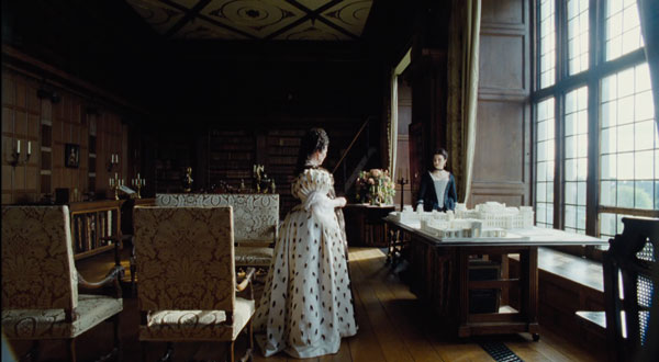 Composición con gran angular en The Favourite