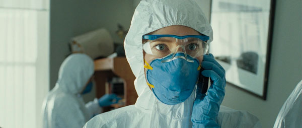 Exterior nublado de Hot Fuzz fotografiado por Jess Hall