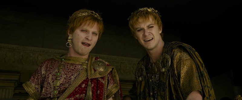 Fotograma de Gladiator II con escena nocturna y estética digital en la fotografía de John Mathieson