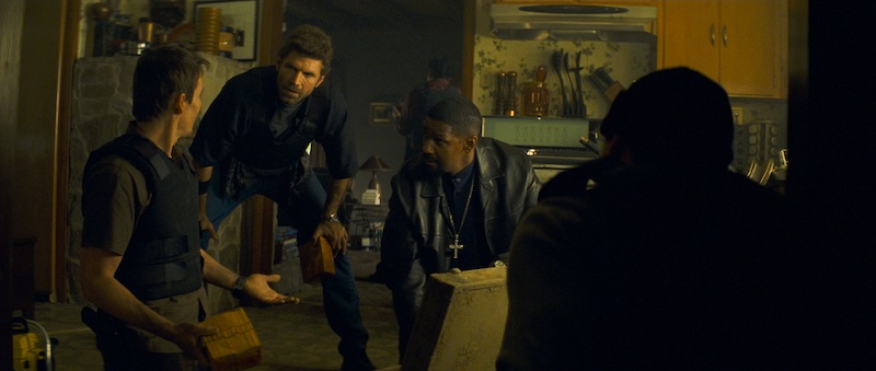 Training Day, escena en interiores de coche rodada en 35mm anamórfico por Mauro Fiore