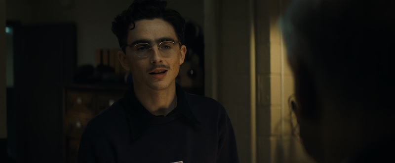 Timothée Chalamet en Marty Supreme durante una secuencia de ping-pong fotografiada por Darius Khondji