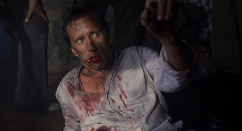 James Woods herido y ensangrentado en una escena de Salvador, fotografiada por Robert Richardson