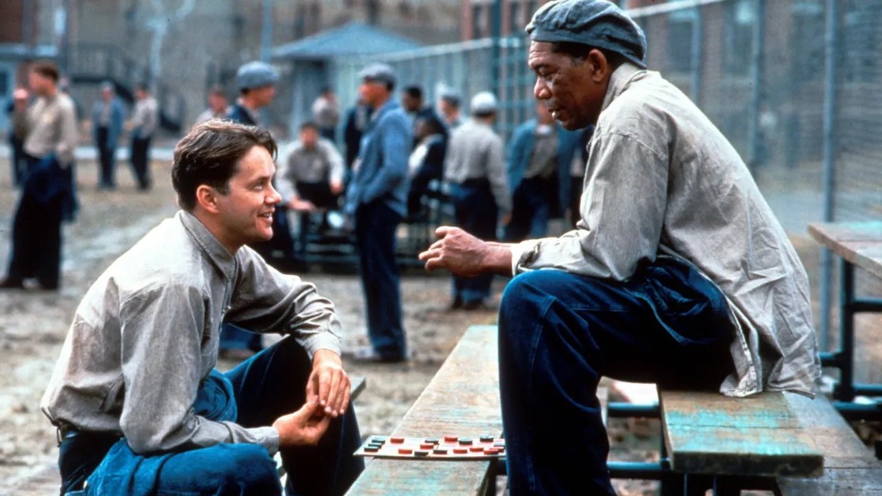 Tim Robbins y Morgan Freeman en "The Shawshank Redemption" (1994), fotografía de Roger Deakins.