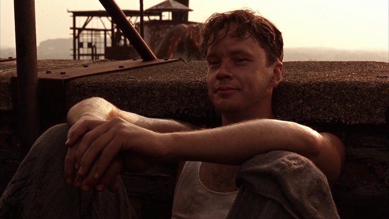 Andy Dufresne y Red en una escena de The Shawshank Redemption con fotografía de Roger Deakins