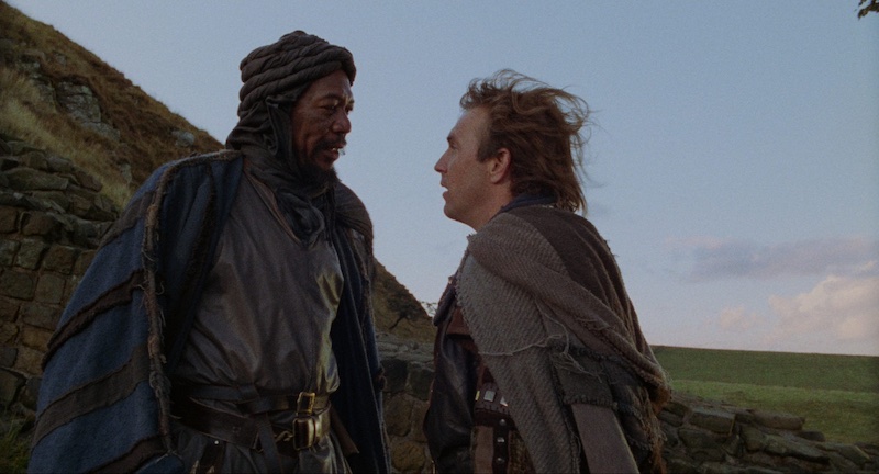 Robin Hood Prince of Thieves 1991 dos personajes en exterior con luz natural y fotografía de Doug Milsome en 35mm