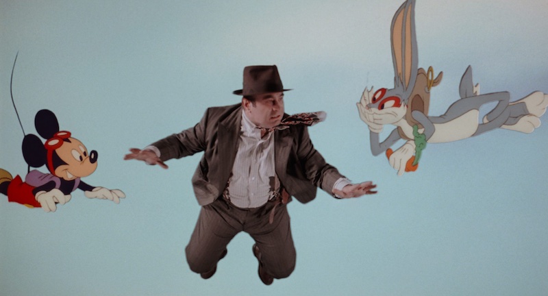 Who Framed Roger Rabbit secuencia de Toontown con personaje humano y animación integrada sobre fondo claro por ILM