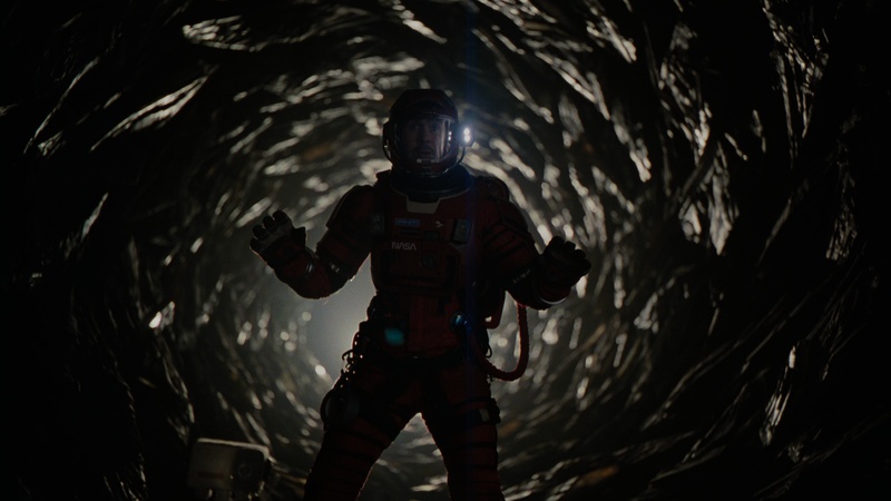 Project Hail Mary fotografía espacial de Greig Fraser con Ryan Gosling en traje de astronauta dentro de un túnel oscuro