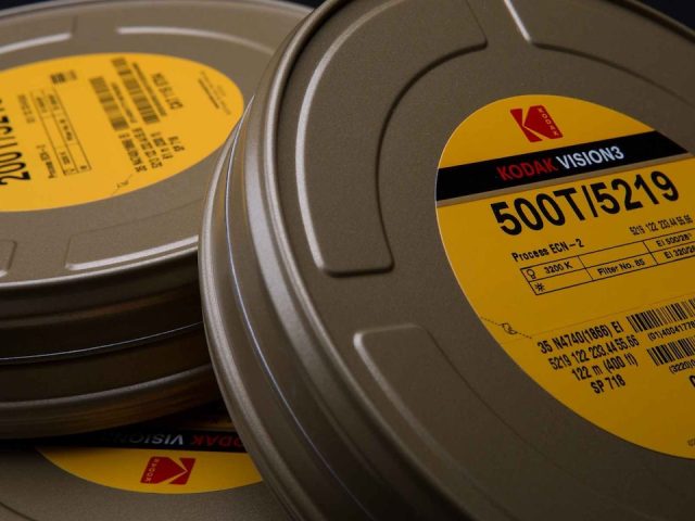 El Negativo Cinematográfico (I): la cámara de cine, la emulsión y el color