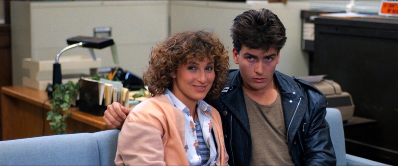 Ferris Bueller’s Day Off comisaría con Jennifer Grey y Charlie Sheen fotografiados por Tak Fujimoto en formato 2.4:1