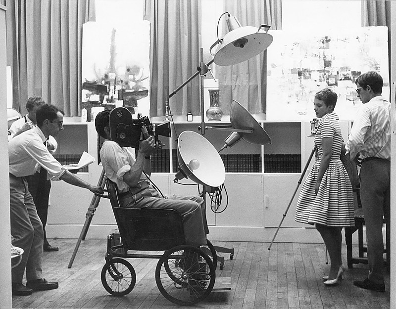 Jean-Luc Godard, Raoul Coutard, Jean Seberg y Jean-Paul Belmondo durante el rodaje de À bout de souffle con una cámara ARRI 2C de 35mm