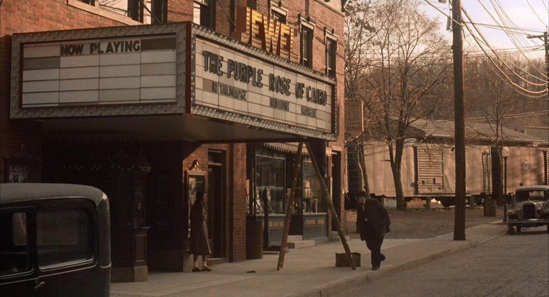 Fachada del cine en The Purple Rose of Cairo con fotografía de Gordon Willis y recreación de época