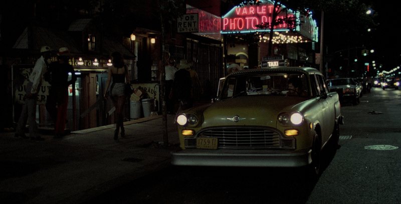 Taxi Driver, fotografiada por Michael Chapman, como ejemplo de textura, baja luz y revelado forzado en negativo cinematográfico