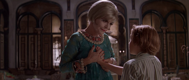 Anne Bancroft y el joven Finn en Great Expectations, fotografía anamórfica de Emmanuel Lubezki con luz suave y contraluz