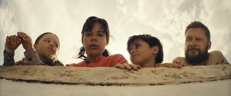 Laia Costa, Jack Reynor y Natalie Grace en Lee Cronin’s The Mummy 2026, fotografiada por Dave Garbett
